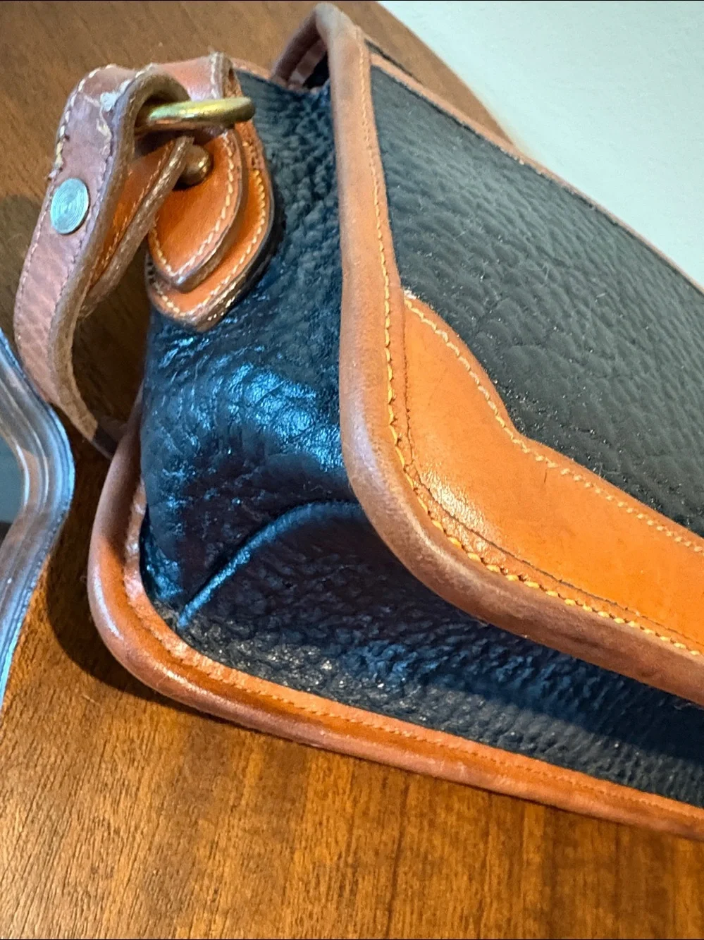 Dooney & Bourke All weather Leather Crossbody bag thick leather black/brown EUC